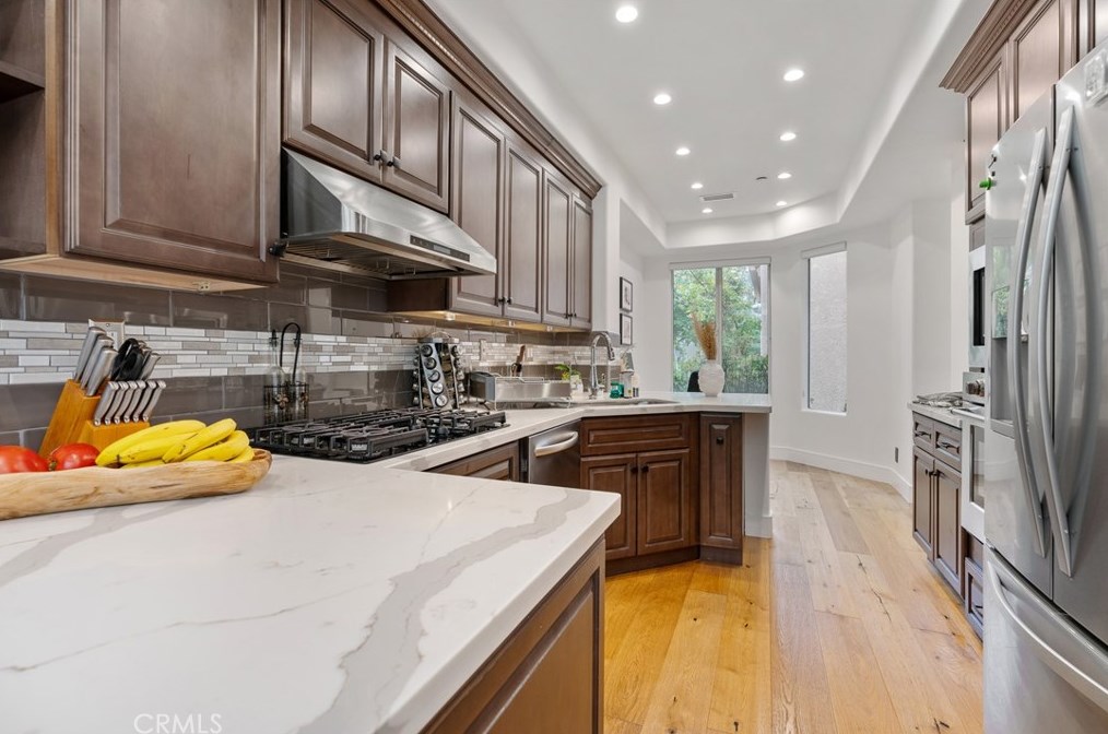 1905 Caminito De La Valle, Glendale CA 91208-3048 exterior