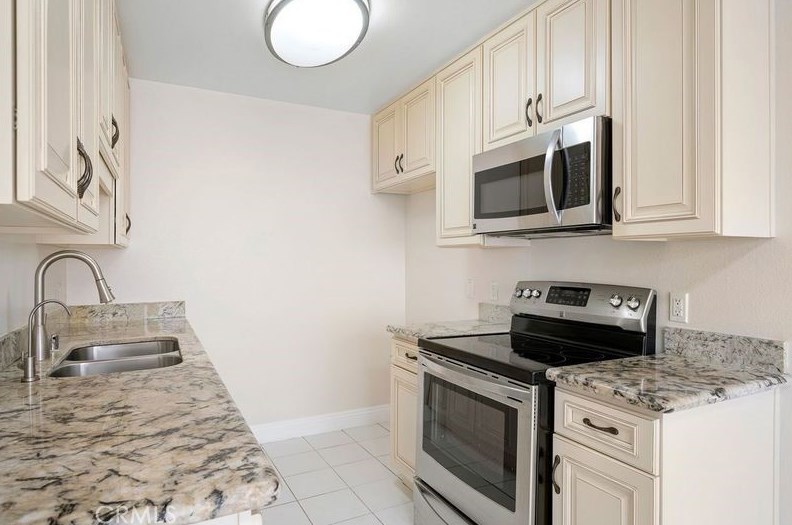 121 Sinclair Ave #206, Glendale, CA 91206