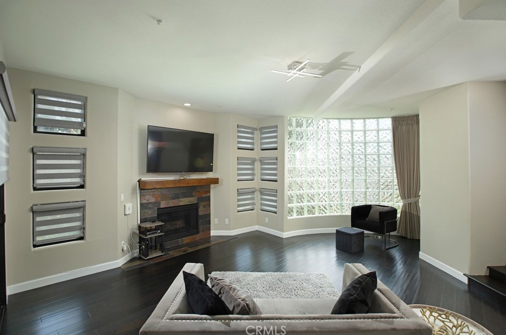 1432 Barrington Way, Glendale, CA 91206-3900