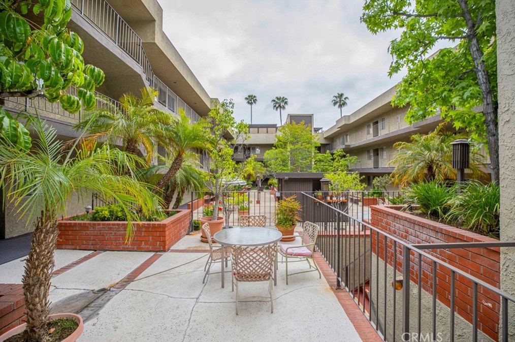 125 W Mountain St #216, Glendale, CA 91202