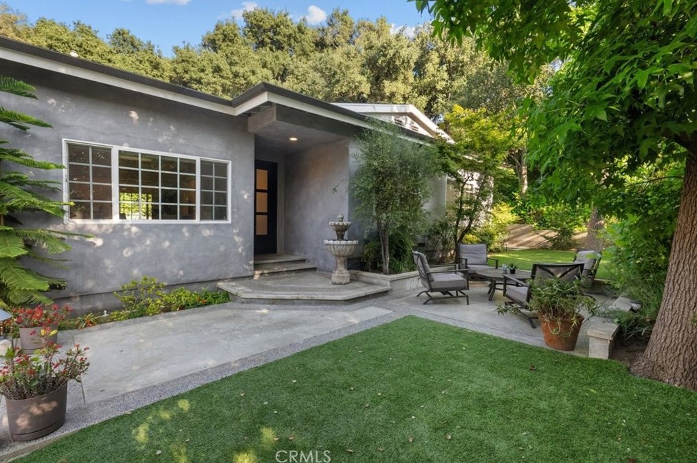 2121 Patagonia Dr, La Canada, CA 91011