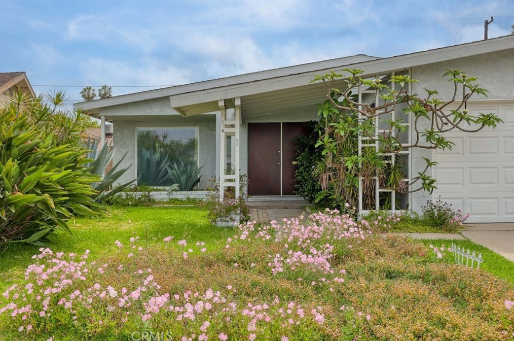 212 N Royal Pl, Anaheim, CA 92806