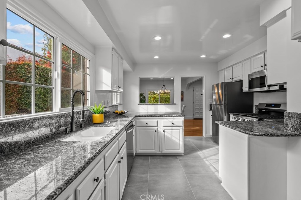 1551 Wellesley Ave, Los Angeles CA  90025-3629 exterior