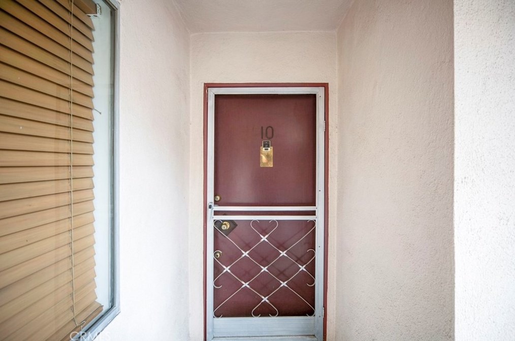 1955 Tamarind Ave, Los Angeles CA  90068-3537 exterior