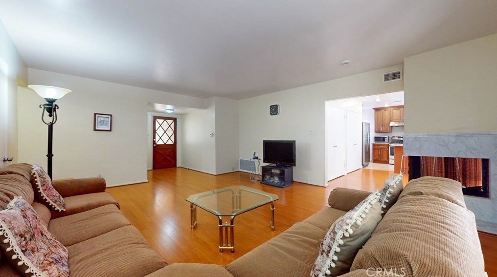 2230 Chevy Chase Dr, Glendale CA  91206-1807 exterior