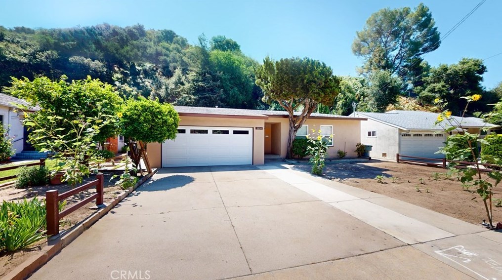 2230 Chevy Chase Dr, Glendale CA  91206-1807 exterior