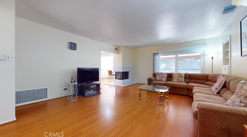2230 Chevy Chase Dr, Glendale, CA 91206-1807