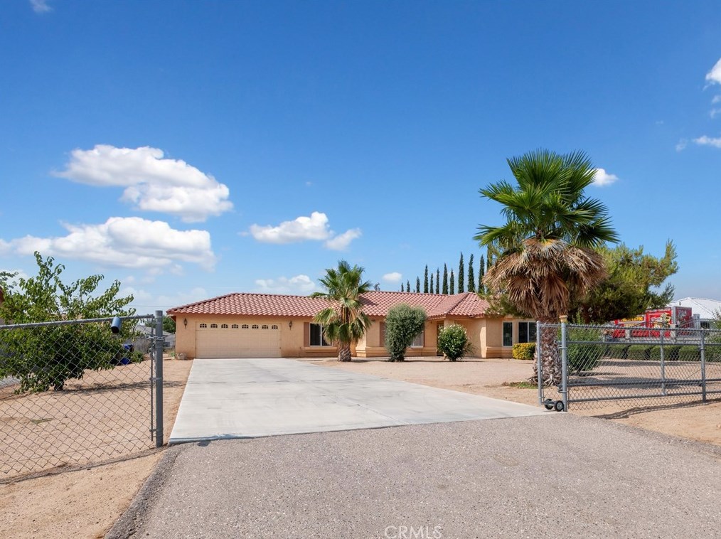 14773 Luna Rd, Victorville, CA 92392