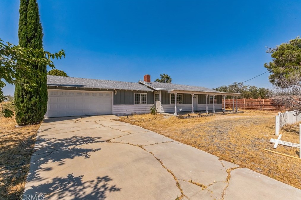 9035 Avenue, Lancaster, CA 93535-7936