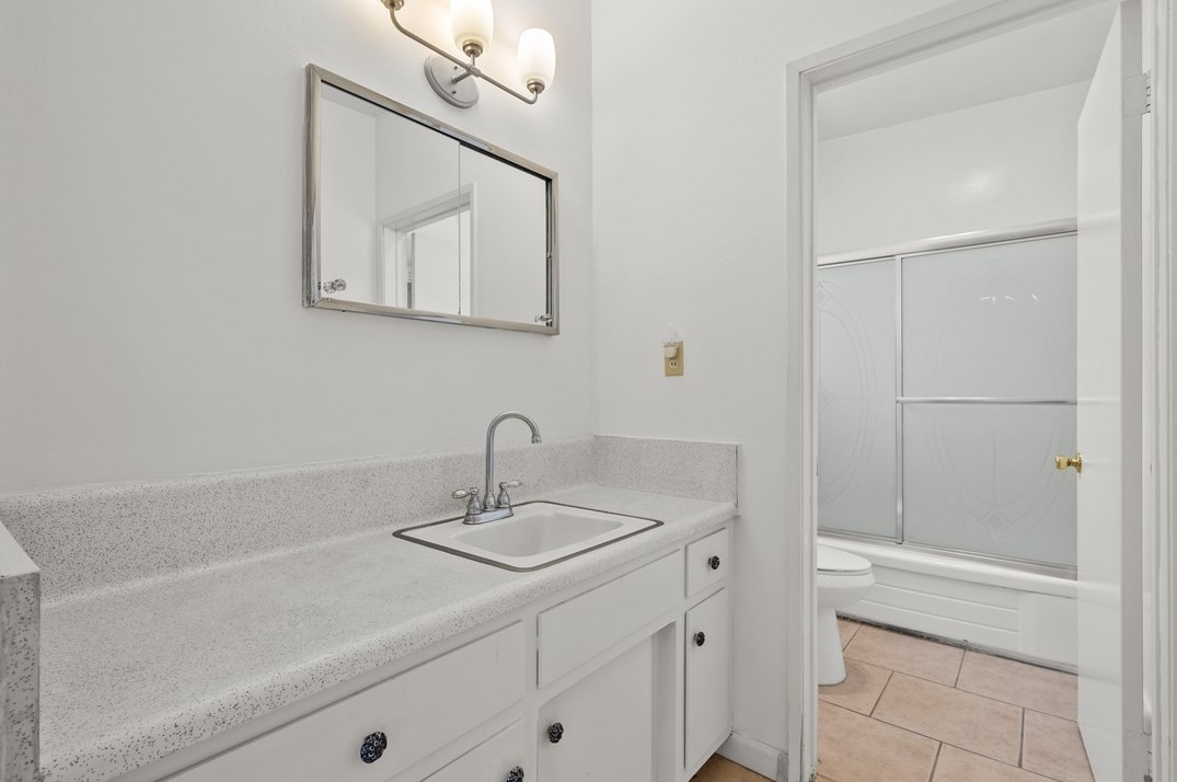 712 Doran St, Glendale CA  91203-0015 exterior