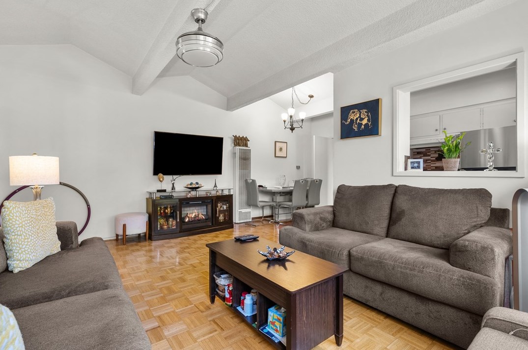 712 Doran St, Glendale CA  91203-0015 exterior