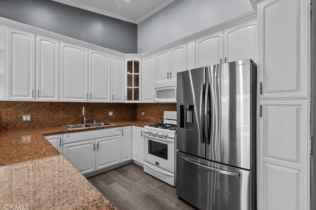 7924 Woodman Ave #59, Van Nuys, CA 91402