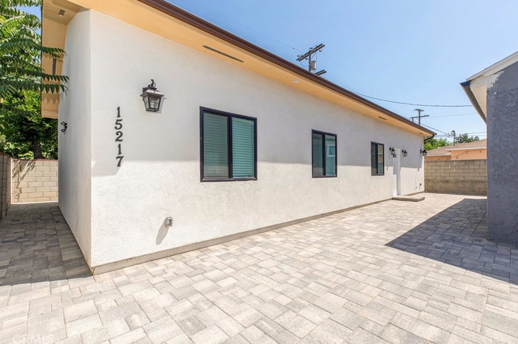 15219 Blythe St, Van Nuys, CA 91402