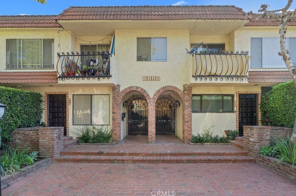 1323 Carmelina Ave, Los Angeles CA  90025-1947 exterior