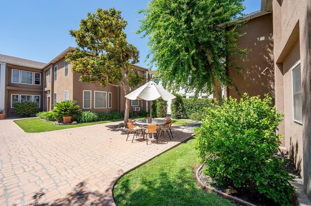 15036 1/2 Dickens St, Van Nuys, CA 91403