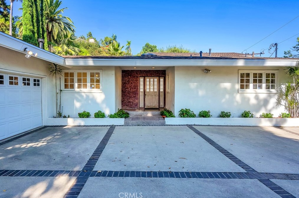 5368 Ocean View Blvd, La Canada, CA 91011-1213