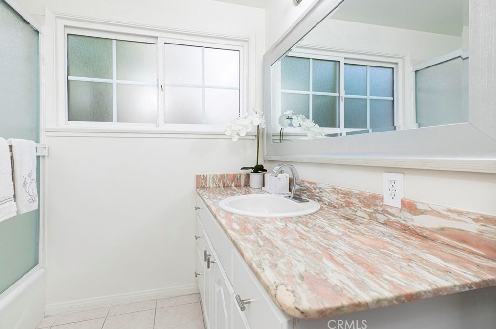 812 Doran St, Glendale CA  91203-0015 exterior