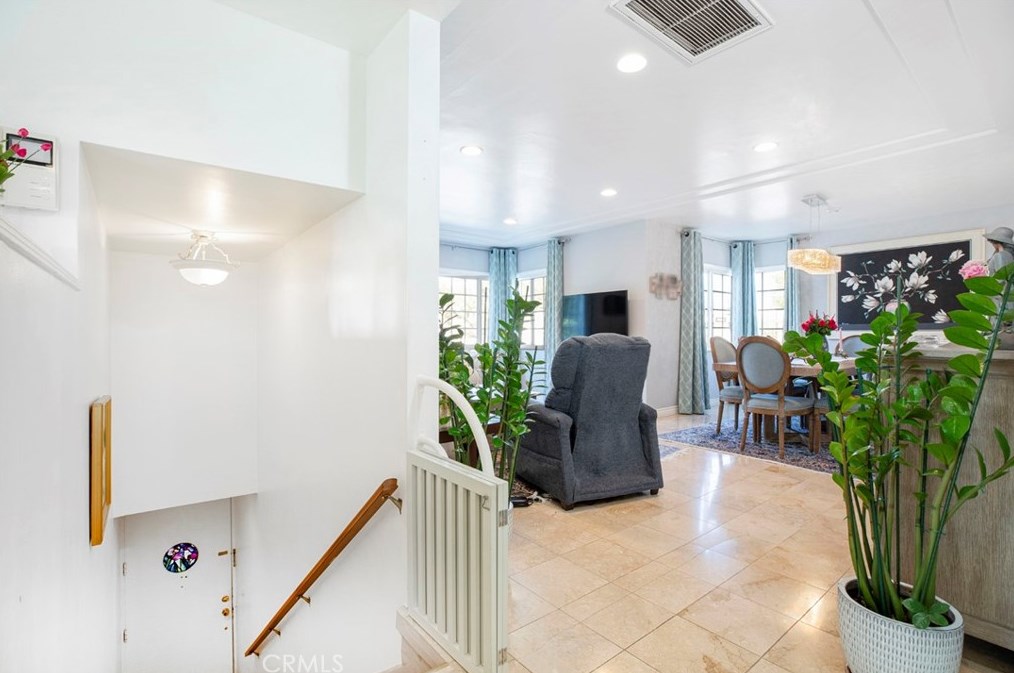 812 Doran St, Glendale CA  91203-0015 exterior