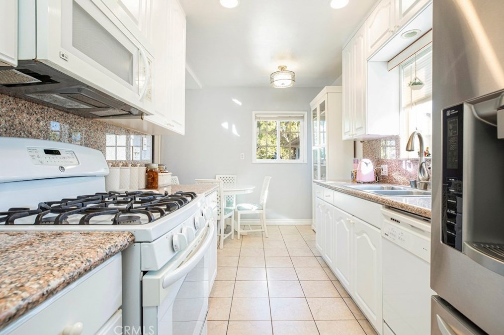 812 Doran St, Glendale CA  91203-0015 exterior