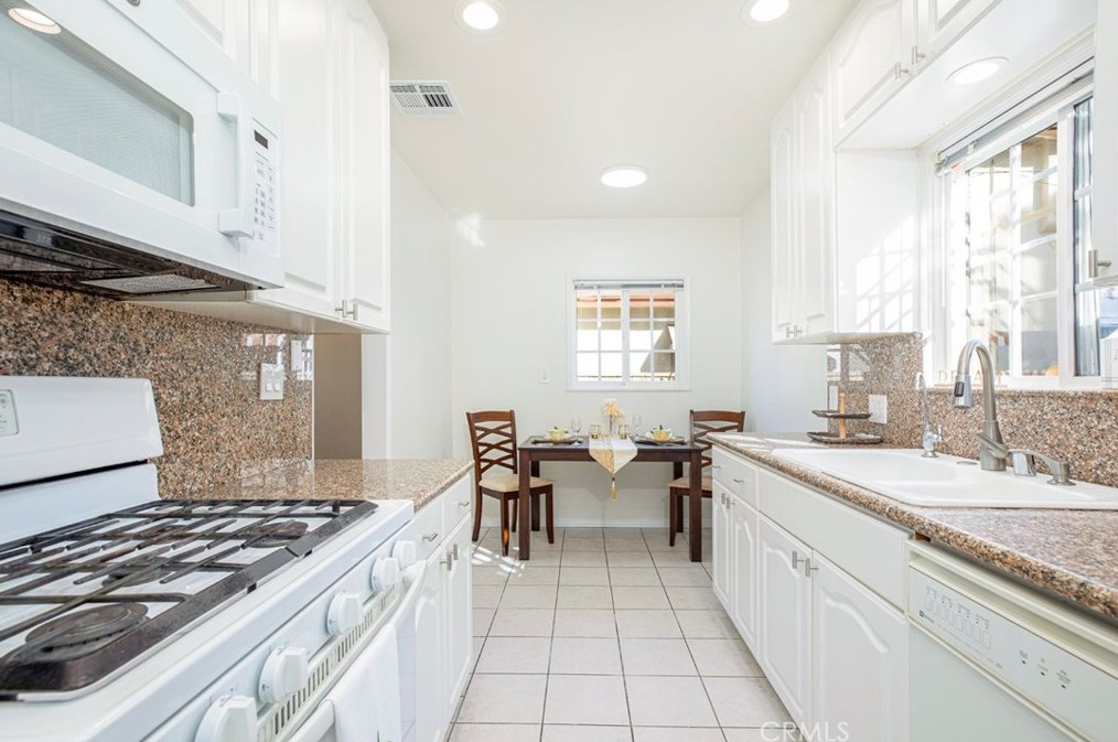 812 Doran St, Glendale CA  91203-0015 exterior