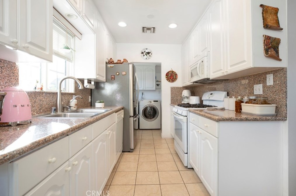 812 Doran St, Glendale CA  91203-0015 exterior