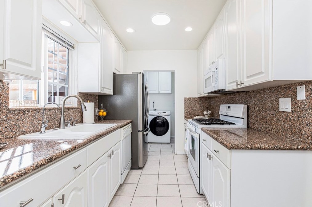 812 Doran St, Glendale CA  91203-0015 exterior