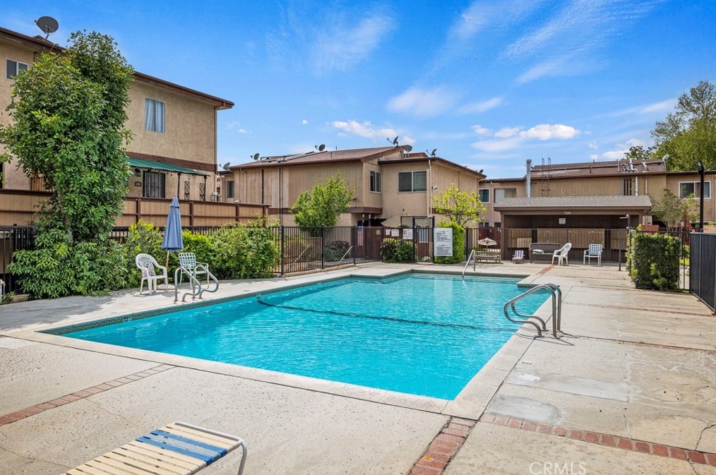 7321 Lennox Ave, Van Nuys CA  91405-2342 exterior