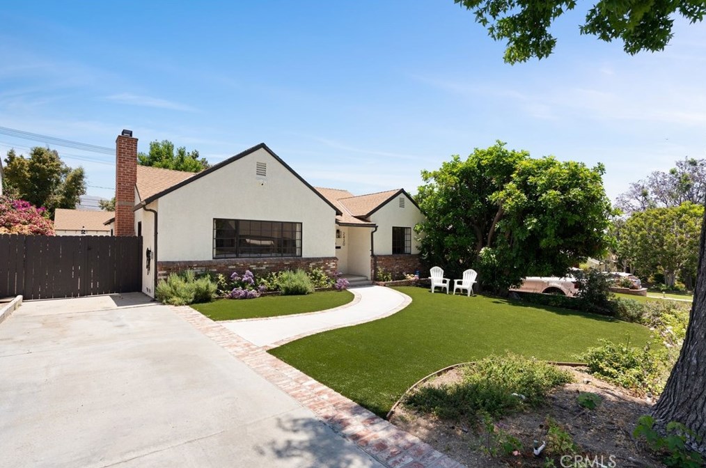 2430 Lamer St, Burbank, CA 91504-2227