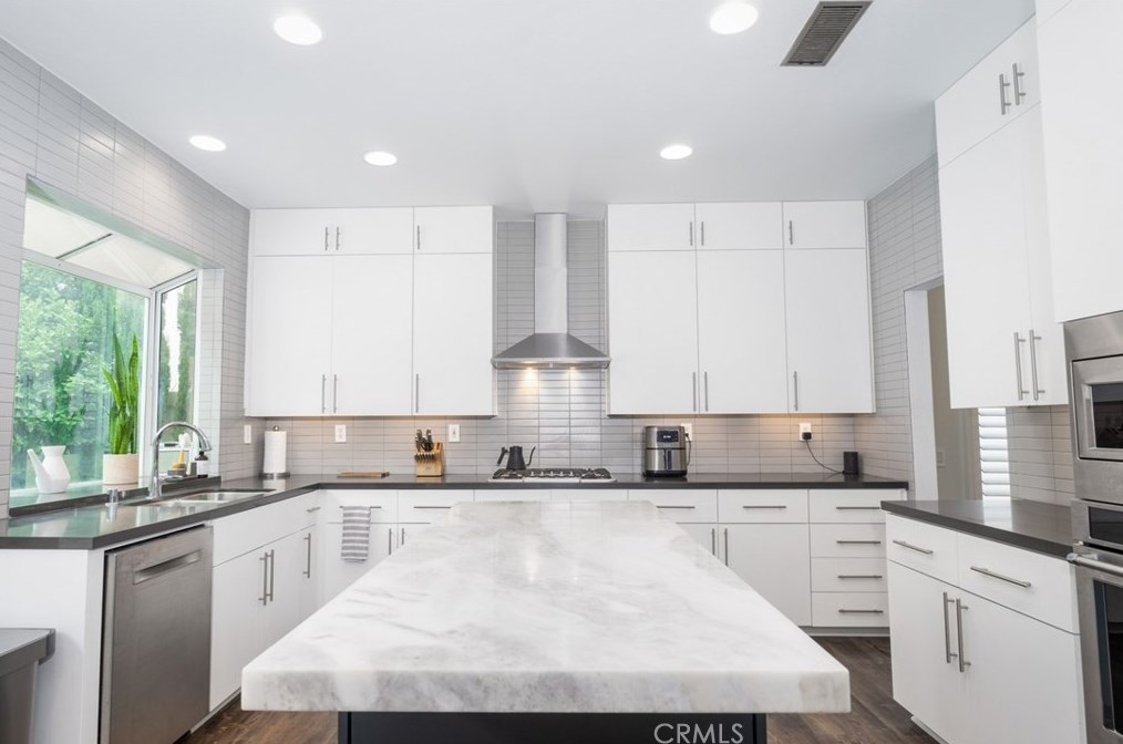 4707 Marblehead Bay Dr, Oceanside CA  92057-3408 exterior