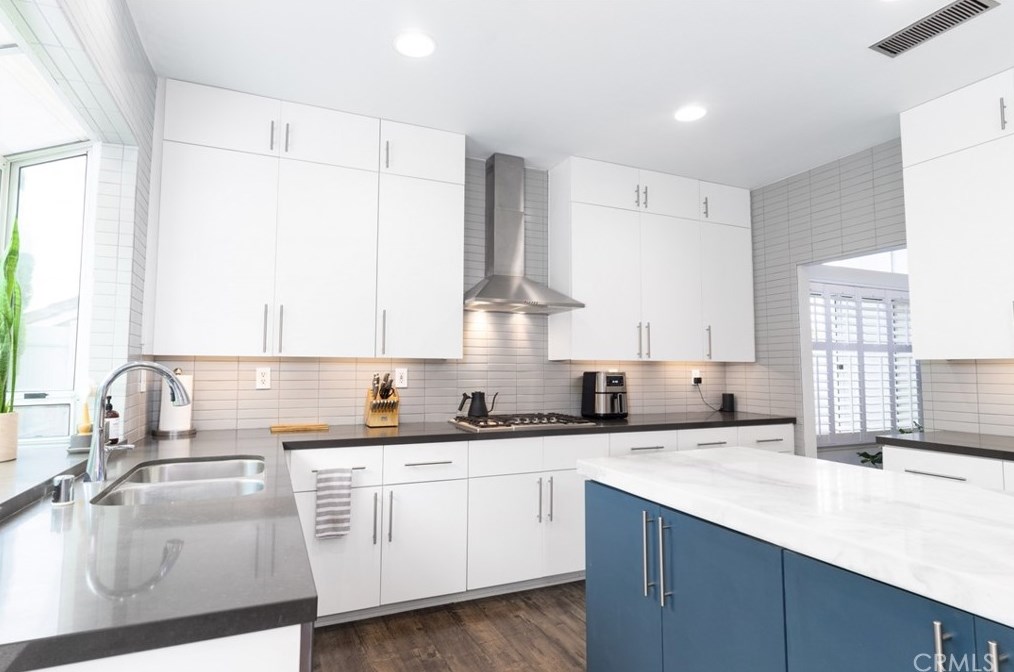 4707 Marblehead Bay Dr, Oceanside CA  92057-3408 exterior