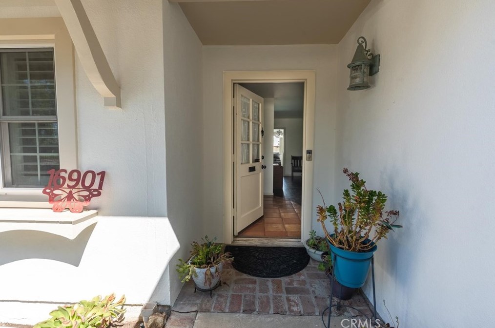 16901 Index St, San Fernando, CA 91344