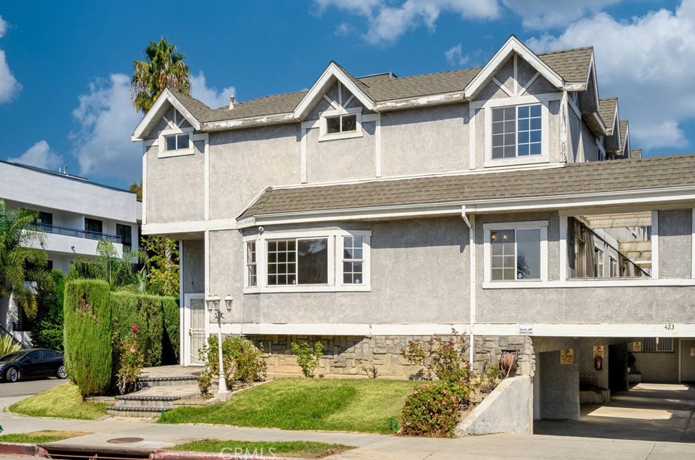 423 Stocker St, Glendale, CA 91202-3200
