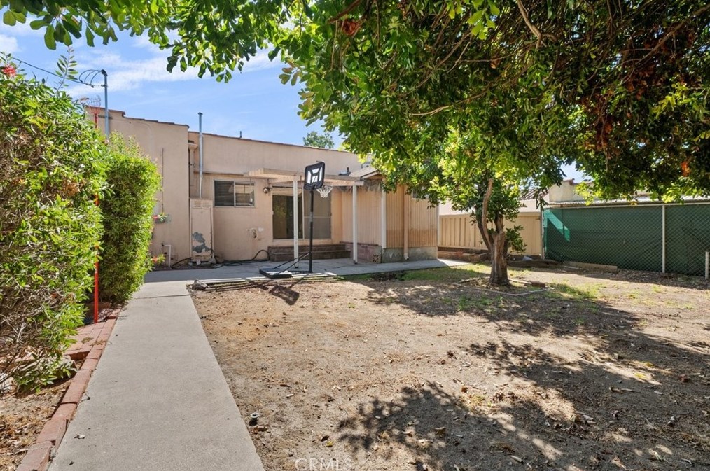 1355 Idlewood Rd, Glendale CA  91202-2042 exterior