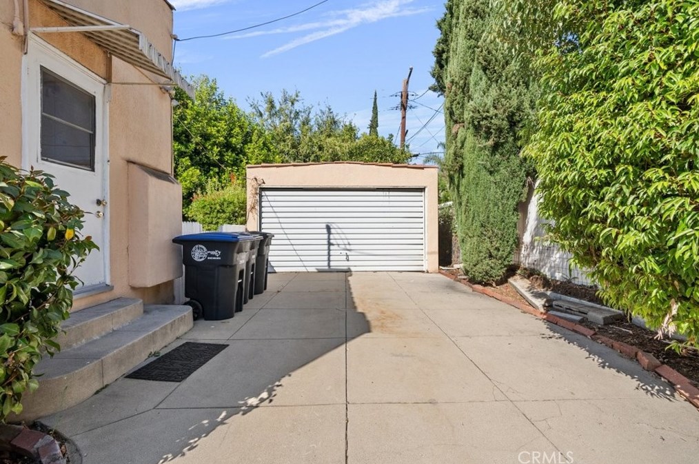1355 Idlewood Rd, Glendale CA  91202-2042 exterior
