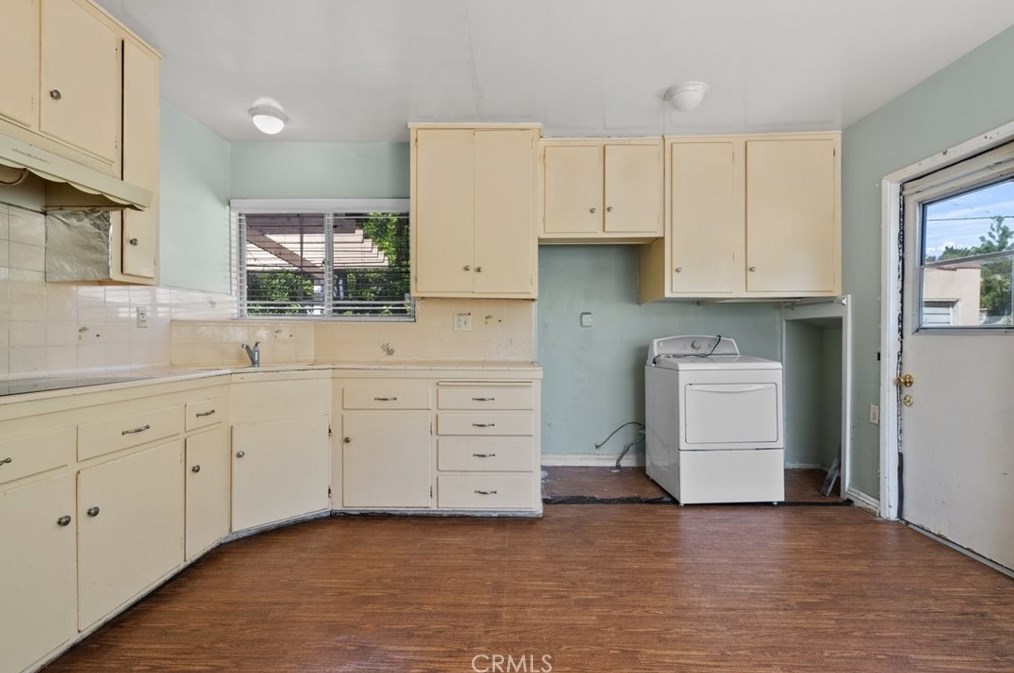 1355 Idlewood Rd, Glendale CA  91202-2042 exterior