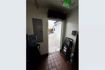 3238 Foothill Boulevard, La Crescenta, CA 91214 - Photo 22