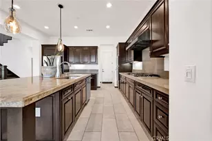 27642 Camellia Dr, Saugus, CA 91350 - Photo 12