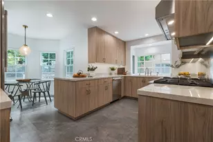 10452 Lindbrook Dr, Los Angeles, CA 90024 - Photo 18