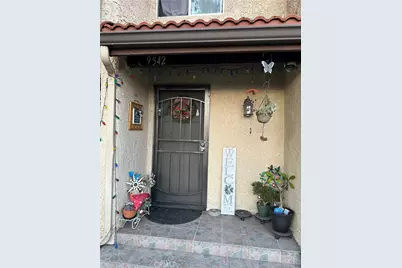 9542 Via Venezia, Burbank, CA 91504 - Photo 2