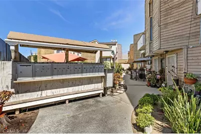 14715 Saticoy Street #13, Van Nuys, CA 91405 - Photo 36