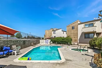 14715 Saticoy Street #13, Van Nuys, CA 91405 - Photo 34