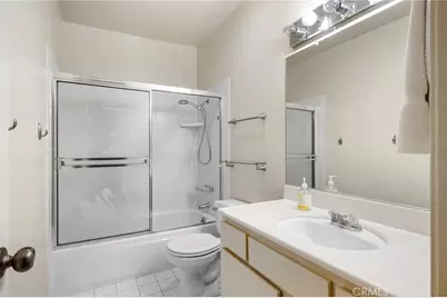 9555 Via Venezia, Burbank, CA 91504 - Photo 24