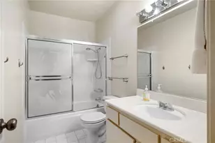 9555 Via Venezia, Burbank, CA 91504 - Photo 24