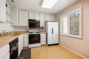 9555 Via Venezia, Burbank, CA 91504 - Photo 10