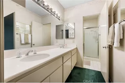 9555 Via Venezia, Burbank, CA 91504 - Photo 20