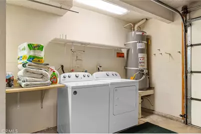 9555 Via Venezia, Burbank, CA 91504 - Photo 32