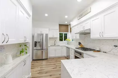 30030 Grandifloras Road, Canyon Country, CA 91387 - Photo 10