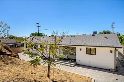 8600 Bluffdale Drive, Los Angeles, CA 91352 - Photo 30