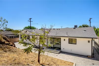 8600 Bluffdale Drive, Los Angeles, CA 91352 - Photo 30