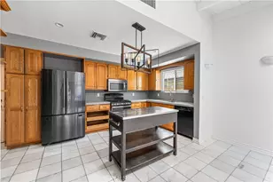 23151 Bigler St, Woodland Hills, CA 91364 - Photo 12